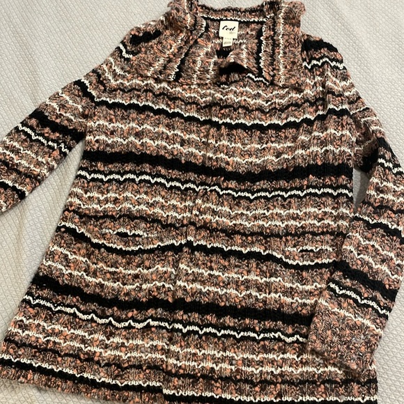 led Luxe Essentials Sweater/ Pink, Black, Grey. Open-Neck with a hand-knit look - Picture 1 of 8